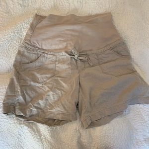 M Maternity shorts